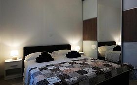 Deluxe Apartment Joia With Balcony On The Beach Bacvice, Free Parking, Old Town, Near Ferry Port